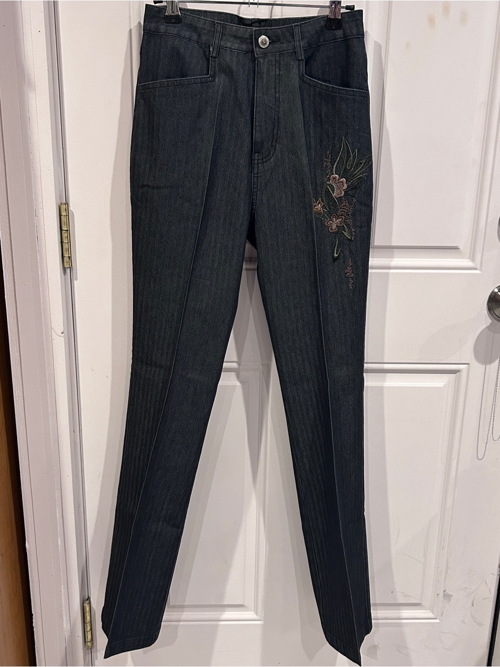 Straight Leg Dark Wash Women's Jeans with Floral Embroidery